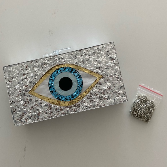 Evil eye pattern silver glitter acrylic clutch, comes with chain link strap - Picture 5 of 5
